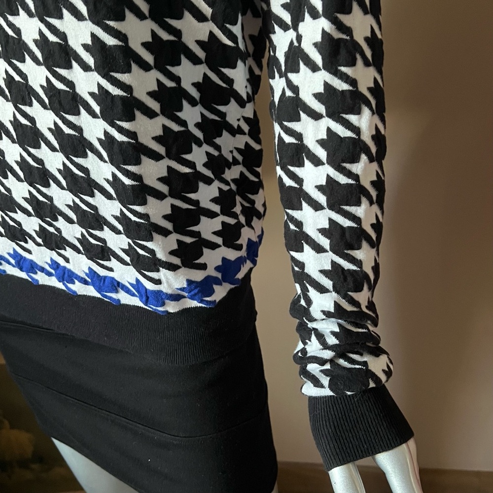 Dex 1963 Women’s XS Black & White, Blue Detail Houndstooth Round Neck Sweater - Picture 8 of 14